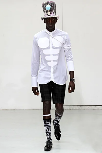 Look 10